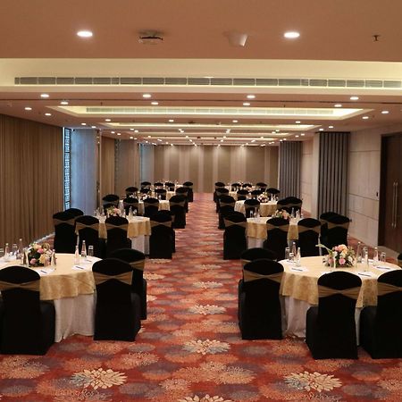 Gift City Club, A Member Of Radisson Individuals Gandhinagar Exterior foto