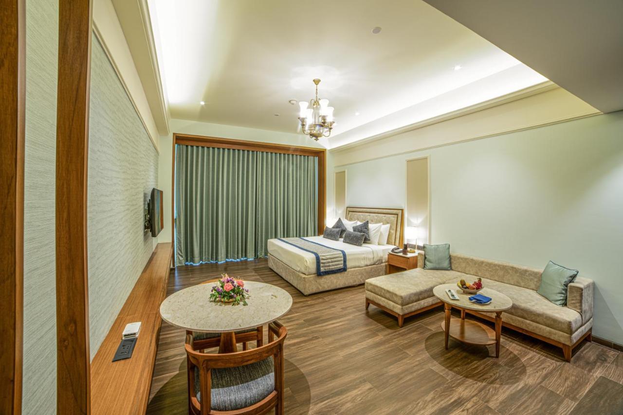 Gift City Club, A Member Of Radisson Individuals Gandhinagar Exterior foto