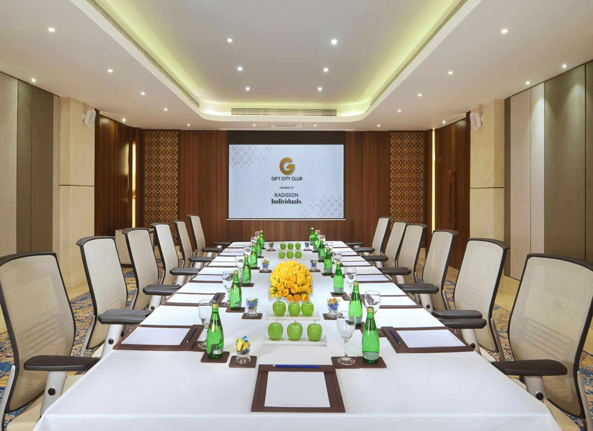Gift City Club, A Member Of Radisson Individuals Gandhinagar Exterior foto