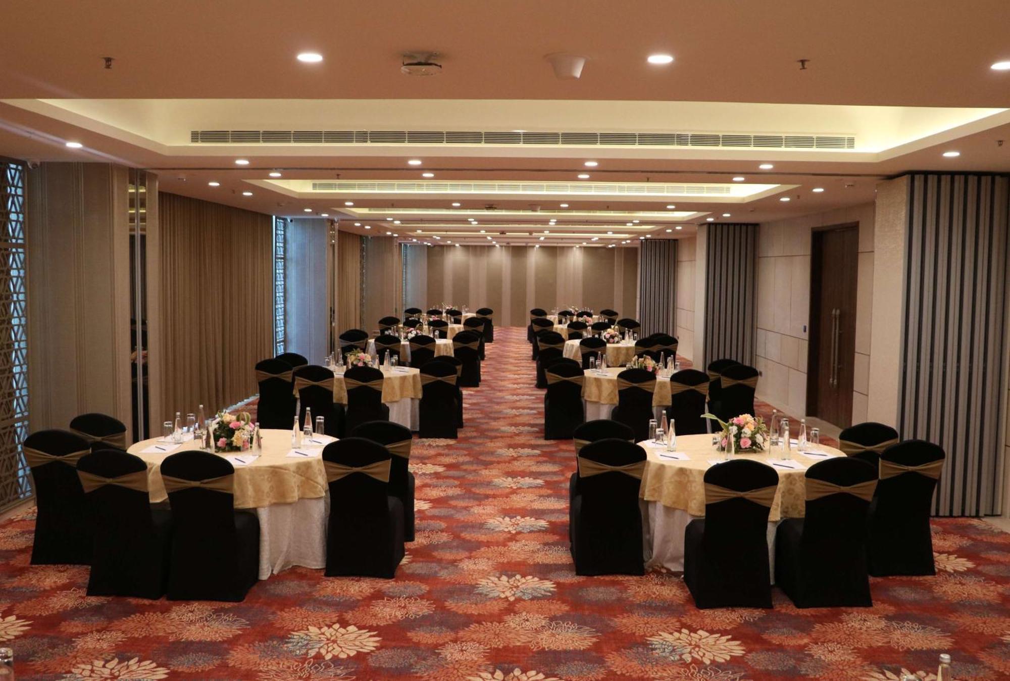 Gift City Club, A Member Of Radisson Individuals Gandhinagar Exterior foto
