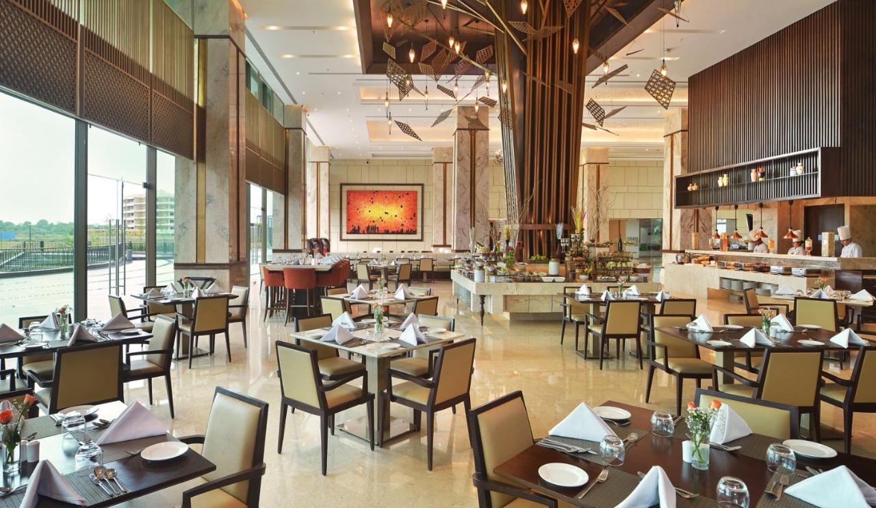 Gift City Club, A Member Of Radisson Individuals Gandhinagar Exterior foto