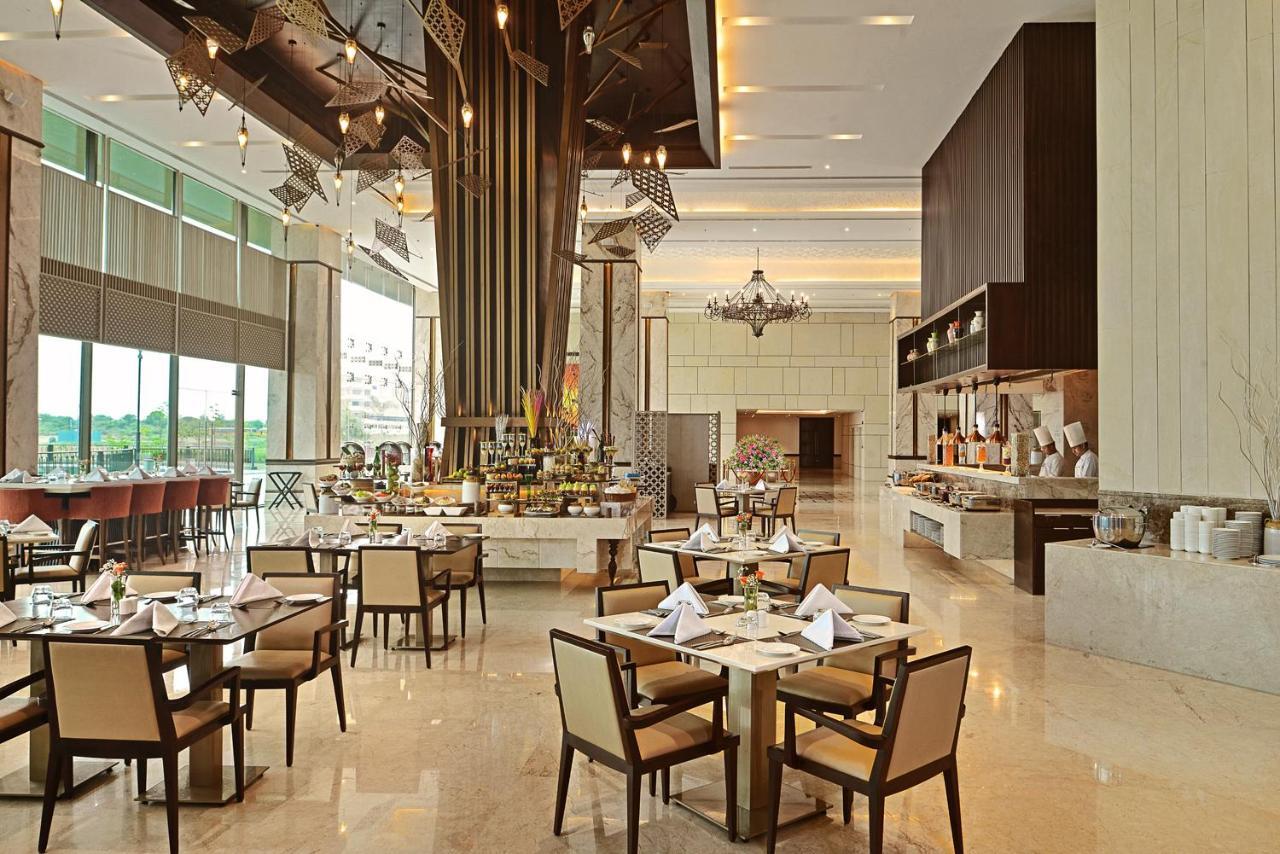 Gift City Club, A Member Of Radisson Individuals Gandhinagar Exterior foto